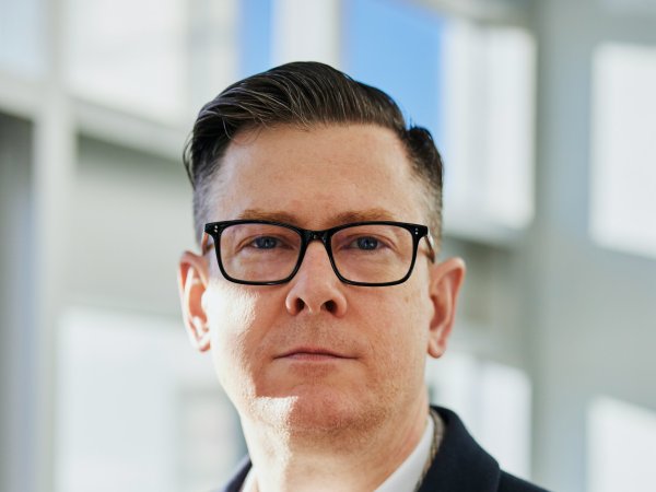 Portret zadovoljne klijentkinje Laundry360 servisa